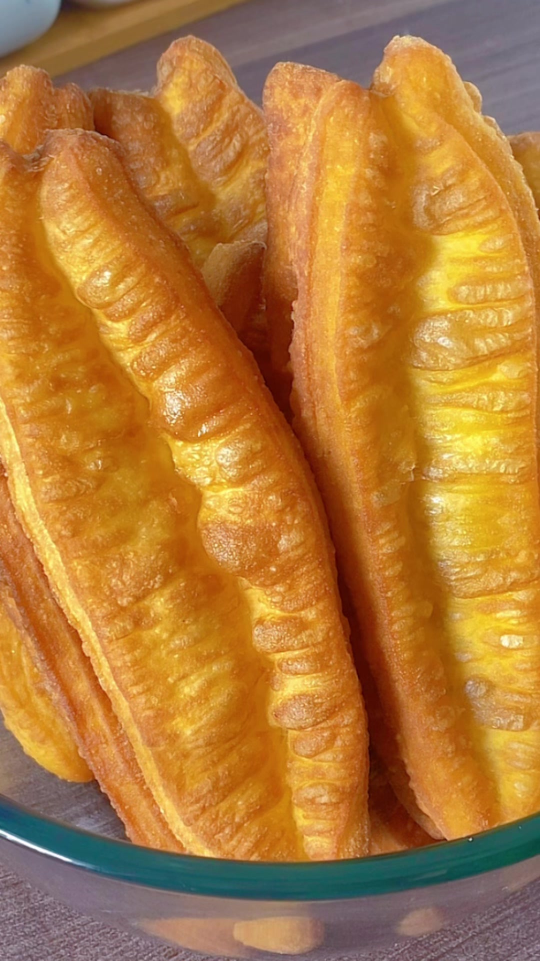 脆皮空心大油条,自己在家就能做,自己做的油好吃着更放心