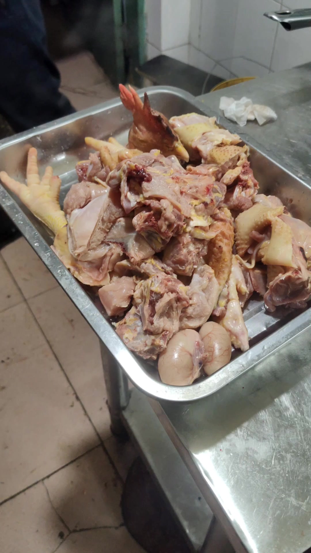 大铁锅小鸡儿炖蘑菇