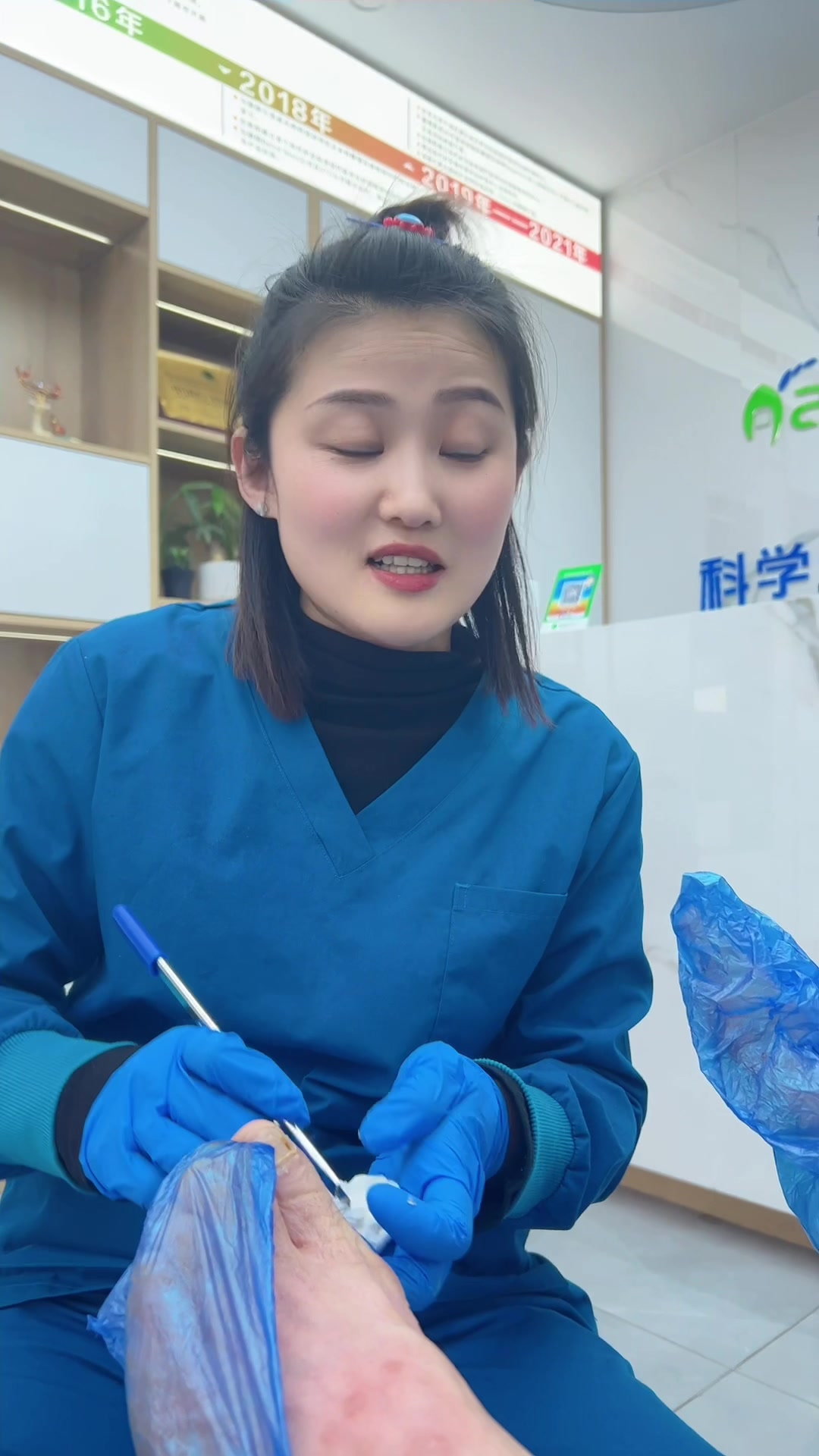 店内主要修复灰指甲,甲沟炎,鸡眼,干疔,脚气,趾疣等足部问题