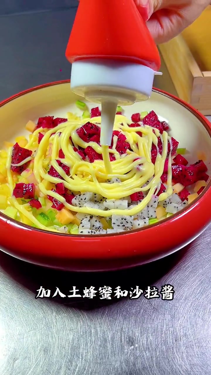 今日分享一道孩子特别喜欢吃的、脆皮水果沙拉、操作简单方便、一看就会 美食教程 水果沙拉