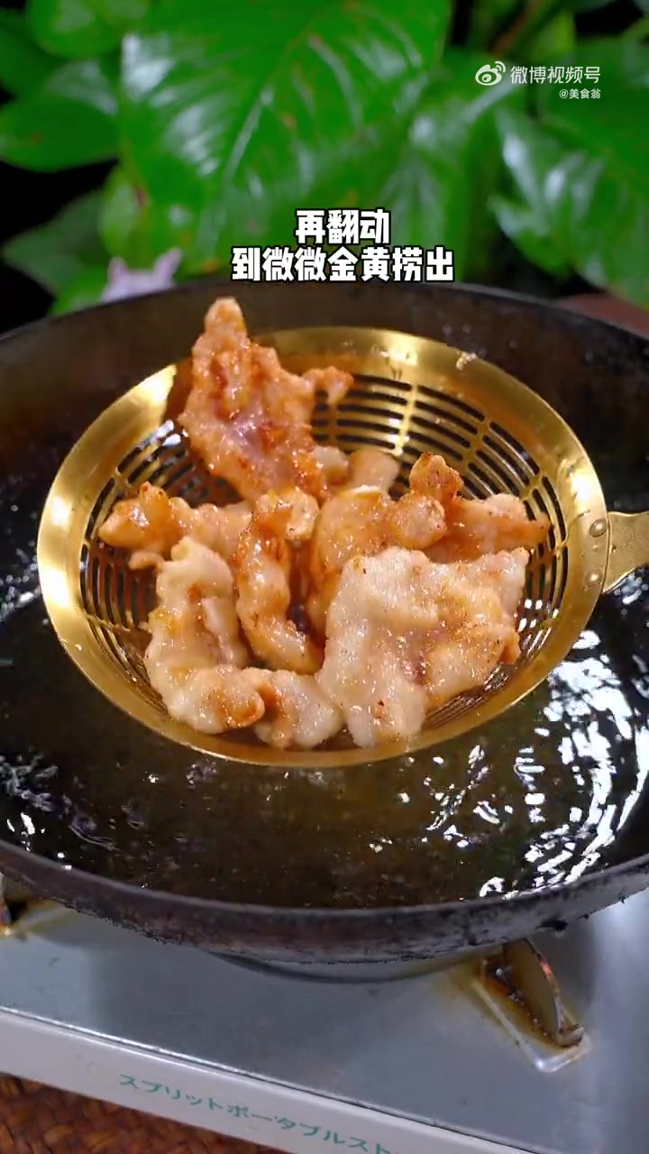 很多人做锅包肉不酥脆,不知道用淀粉还是面粉,今天这个做法你要收藏 美味辽宁等您来 网红打卡