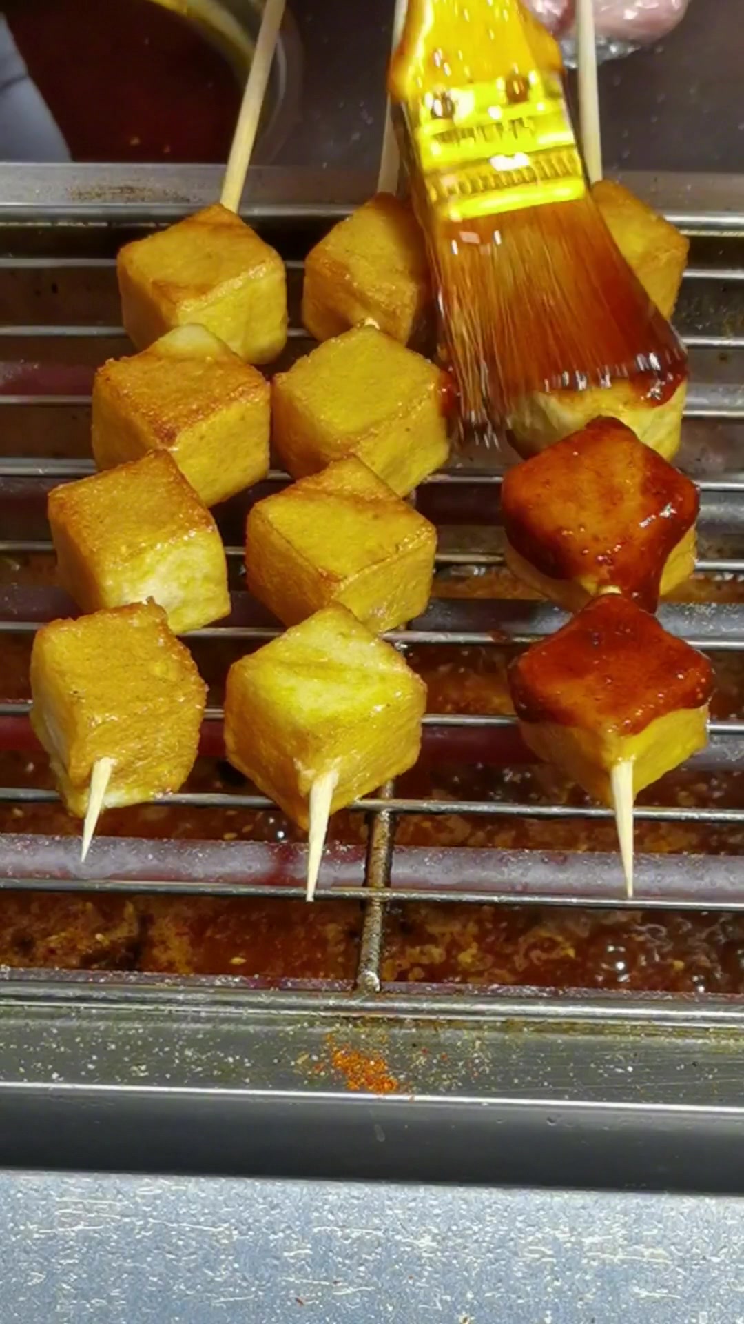 郑州街边好多这种小吃,这样的鱼豆腐你见过吗?