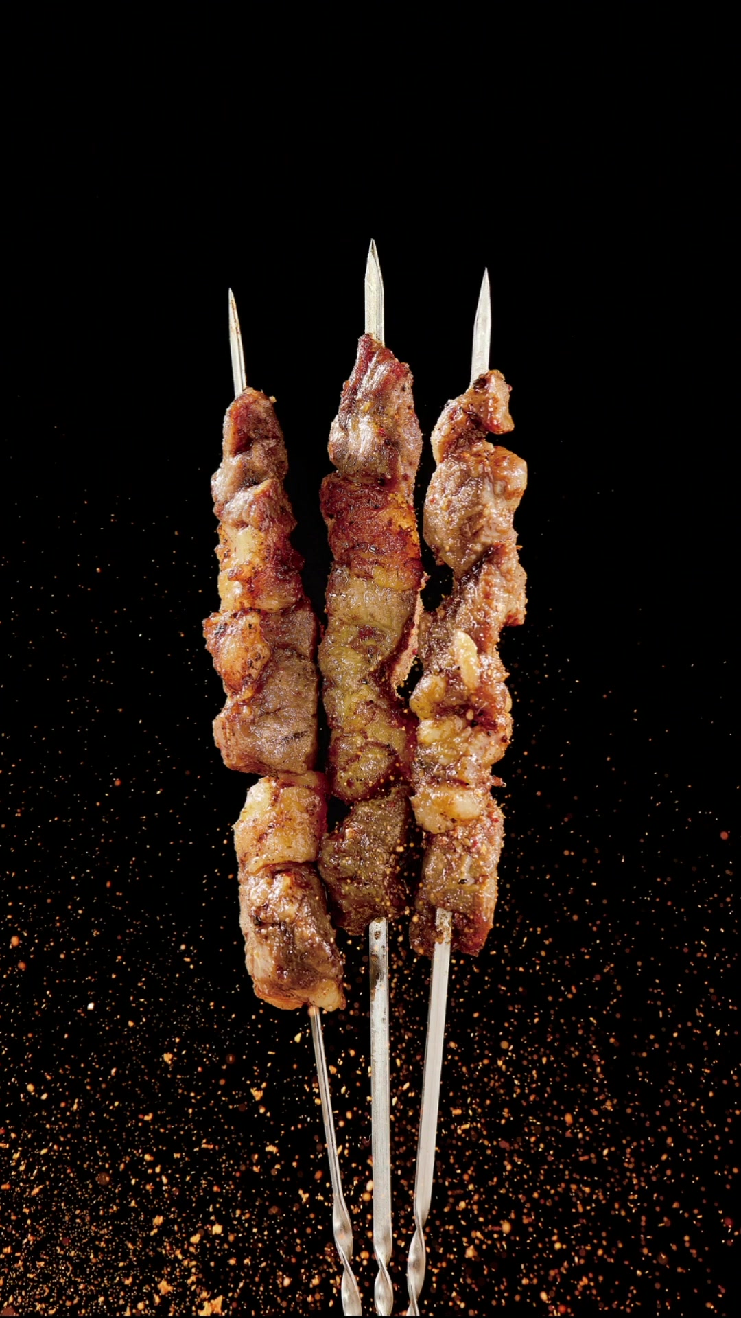 教你烤羊肉串买哪个部位的肉,烤出来更好吃,美的很