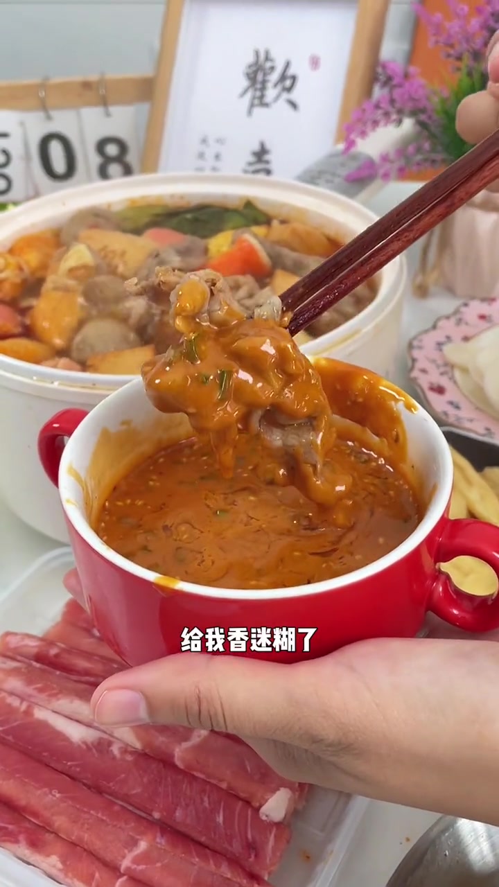 东北麻辣烫天花板的 李海龙 终于舍得把 辣椒油 麻酱 拿出来卖了,在家也能复刻 东北麻辣烫