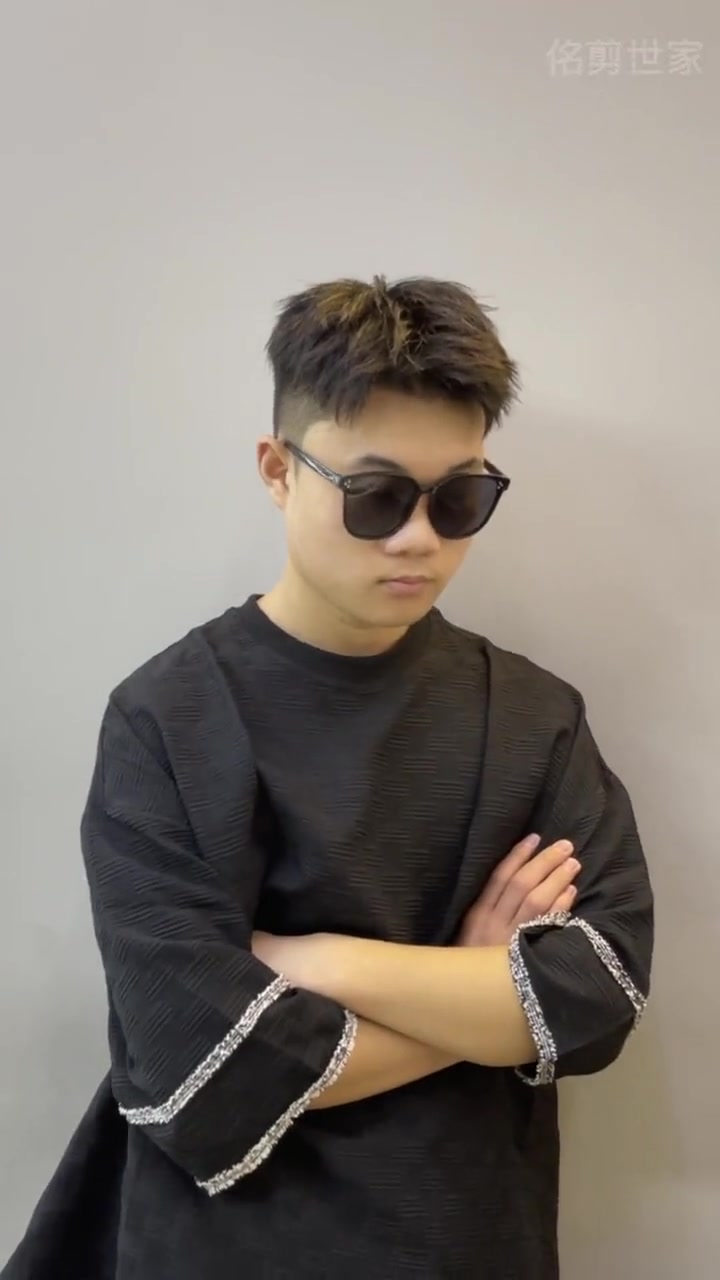 男士清爽短发 立体前刺 烫头发前和烫头发后 男生烫发发型推荐 根据脸型设计发型 附近哪里做