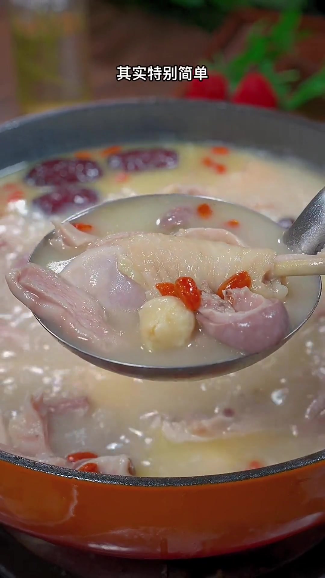 经典粤菜猪肚鸡汤,按照这个方法炖出来的汤又浓又白