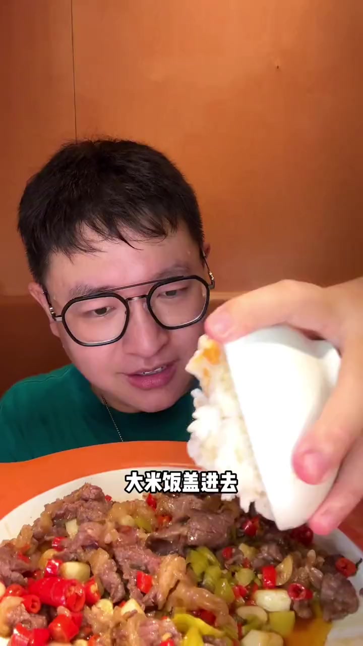第一次听说小炒黄牛肉也跟潮汕火锅一样要分部位来炒的,不过确实明确部位以后口感更统一了。无辣