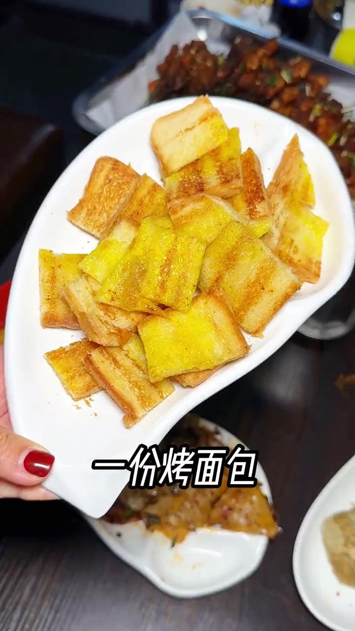 终于在都匀找到这种臭得哈喉的臭豆腐啊,一口真的太上头啊,臭豆腐爱好者不容错过!都匀美食打卡