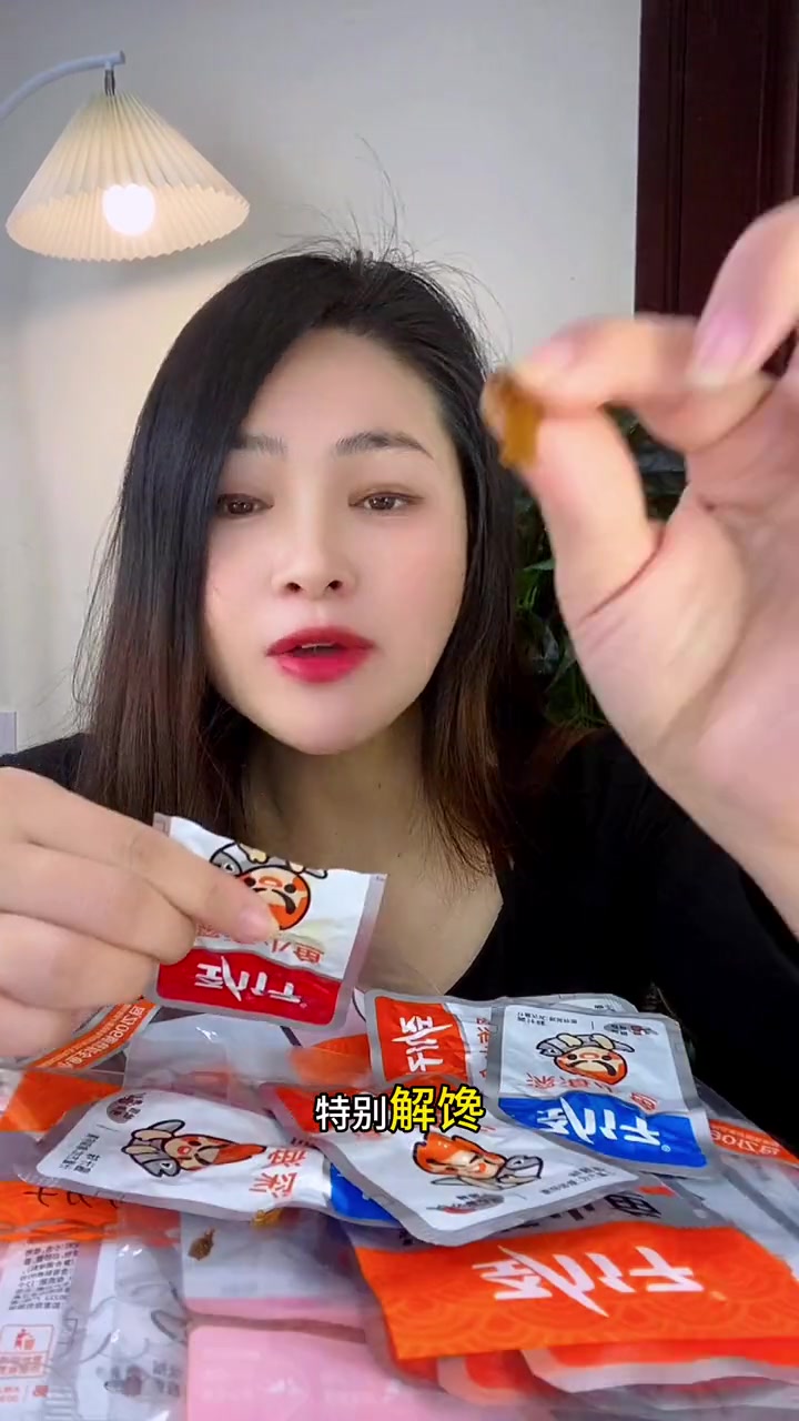 好吃到停不下来 的 劲仔小鱼 炒鸡 解馋,无辣不欢 的姐妹赶紧冲!囤好货过大年
