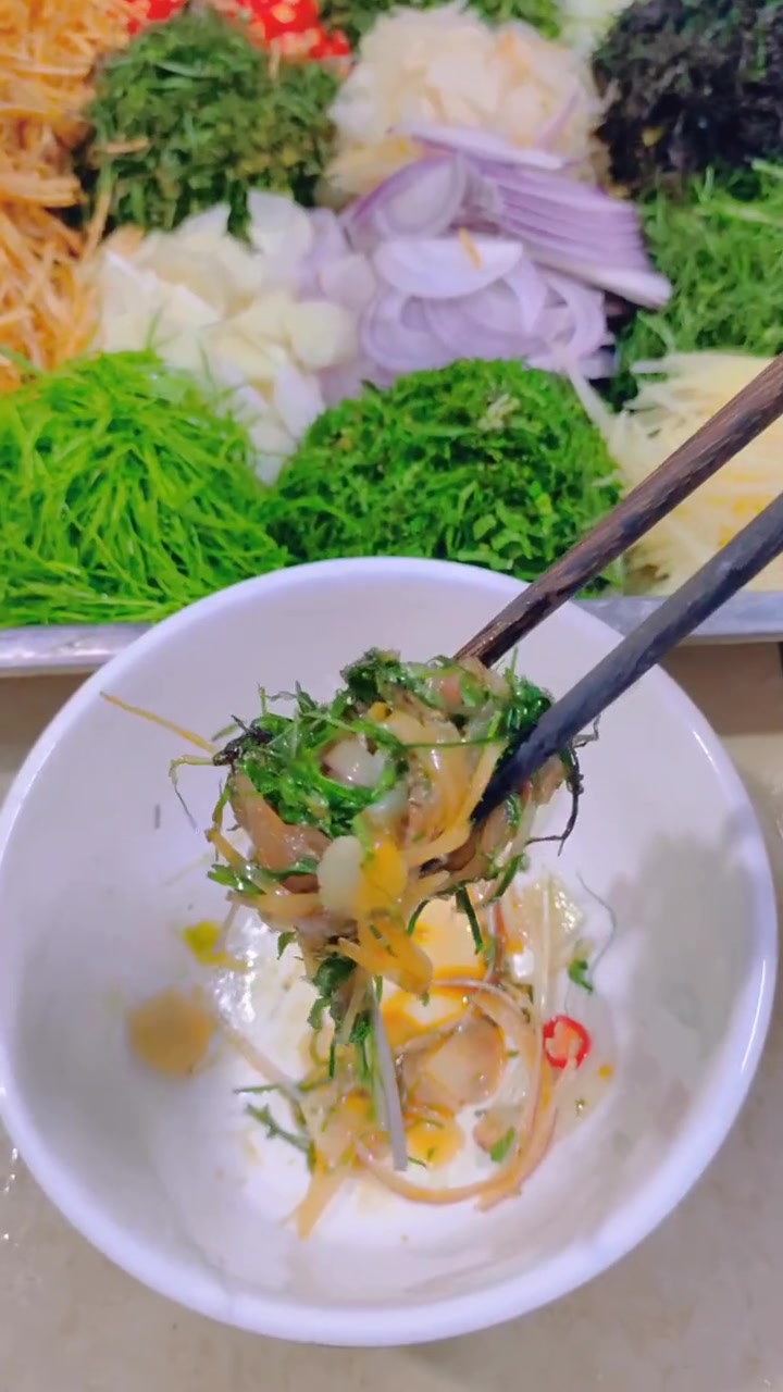 野生罗非鱼做鱼生,与十多样配料相拌,一口下去有点上头波 鱼生 美食制作分享 原创作品 美食