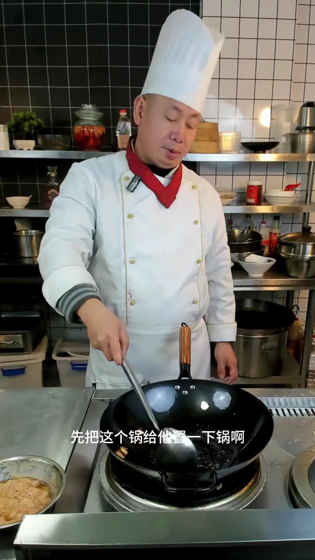 揭秘饭店正宗川菜宫保鸡丁做法,大厨10秒教会你