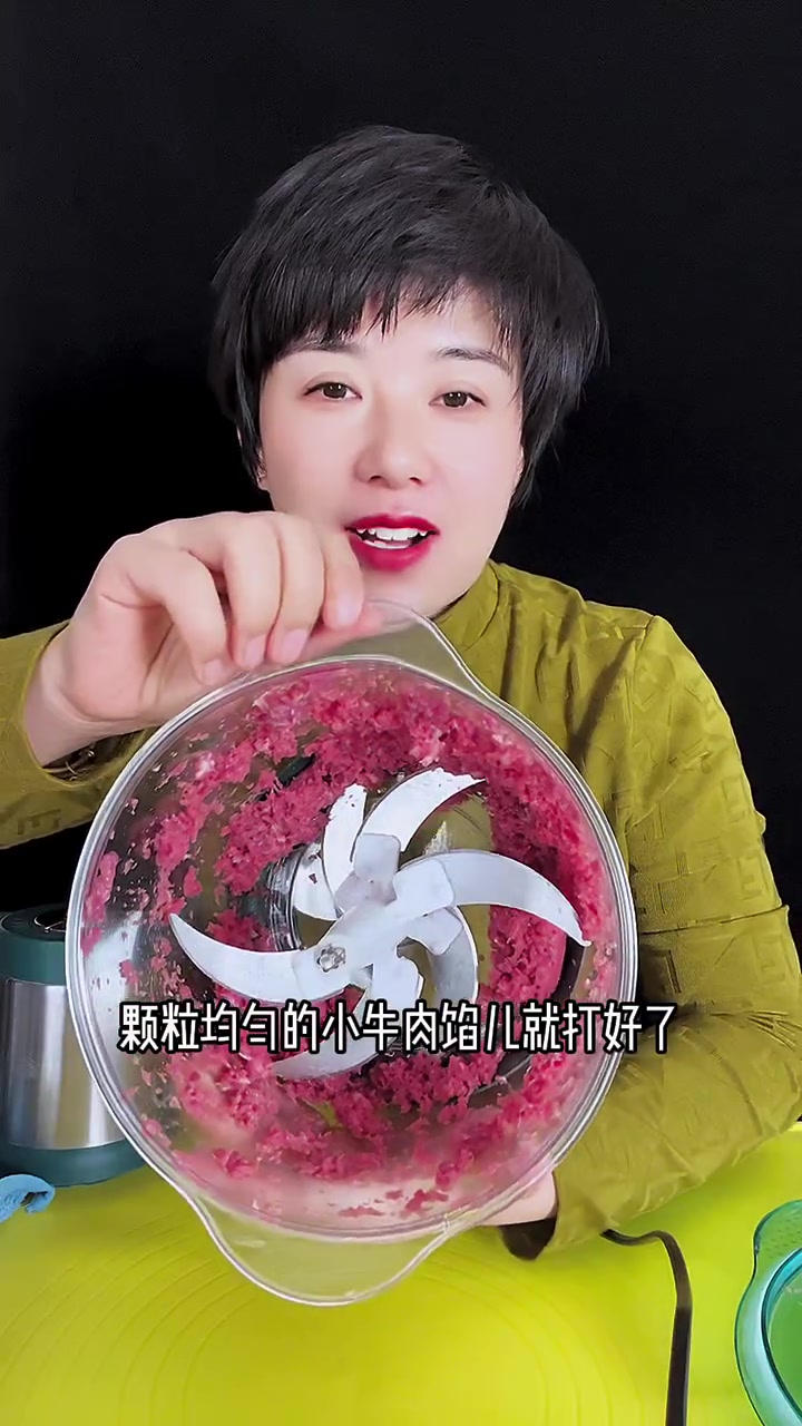 新款⑤升绞肉机活动来了,即日起左下角小黄车能拍到的,都是两个盆,到手五套刀,还有小刮刀和防