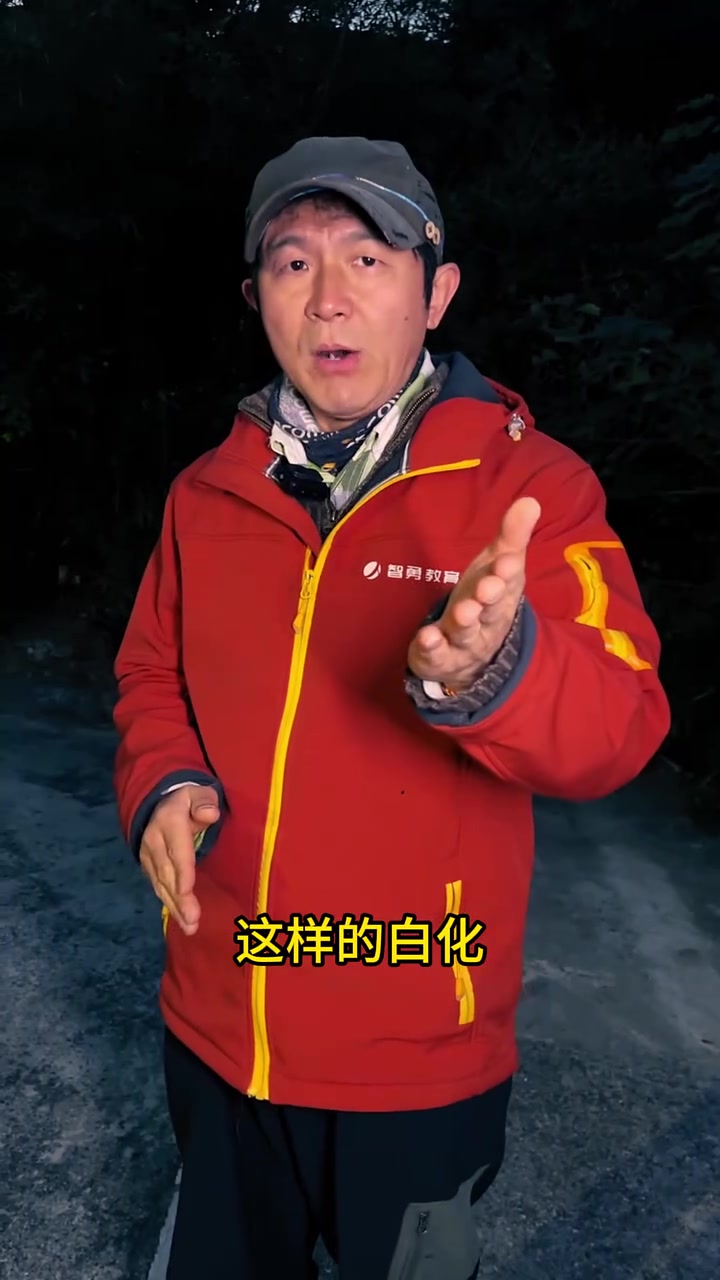 看似极度稀有,实则万中无一的白色鳄鱼是如何出现的?有什么神奇之处?(保护野生动物,人人有责