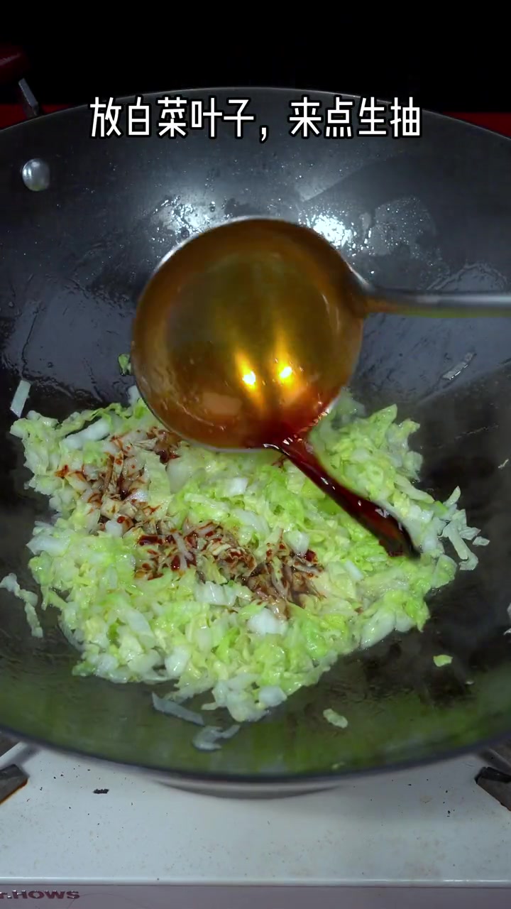 百吃不厌的白菜素炝锅面,天冷来一碗简直太幸福啦,鲜香入味,好吃到汤都不剩 这一碗好过瘾