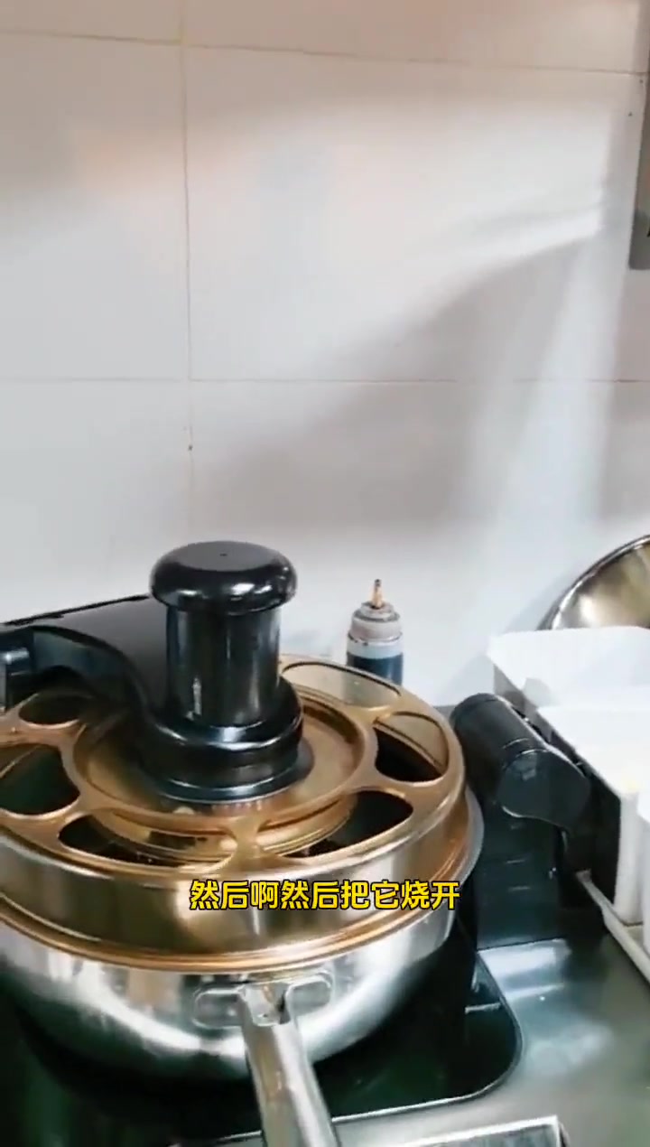 你们相信吗?成都已经有一半的店铺开始用智能炒菜机器人了,这个趋势还会加速 餐饮创业 干货分