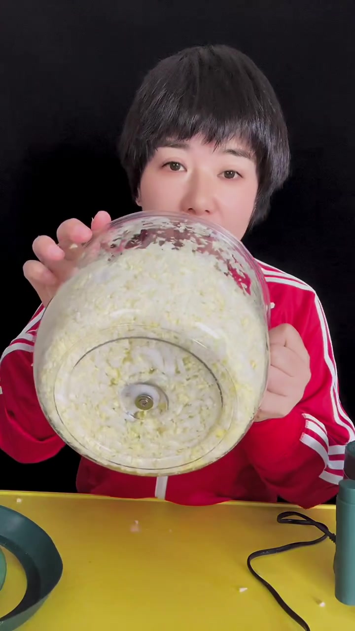 新款绞肉机活动来了,即日起左下角小黄车能拍到的,都是两个盆,到手五套刀,还有小刮刀和防滑垫