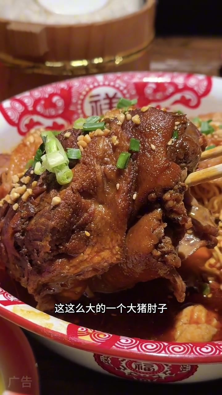 临沂的第一场雪在这里遇到了!谁想到小酒馆的冒菜居然这么好吃啊 天冷了吃点啥 临沂美食 街角