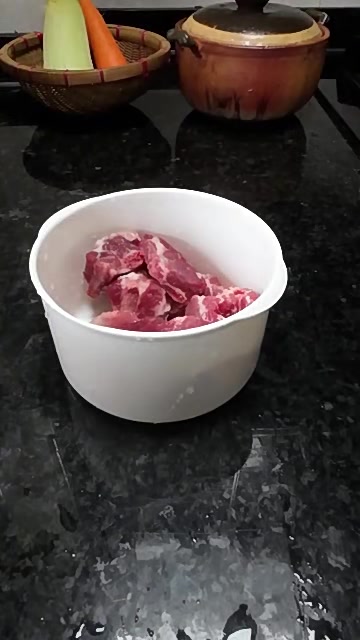 煲汤排骨要不焯水?煲汤冷水下锅还是热水下