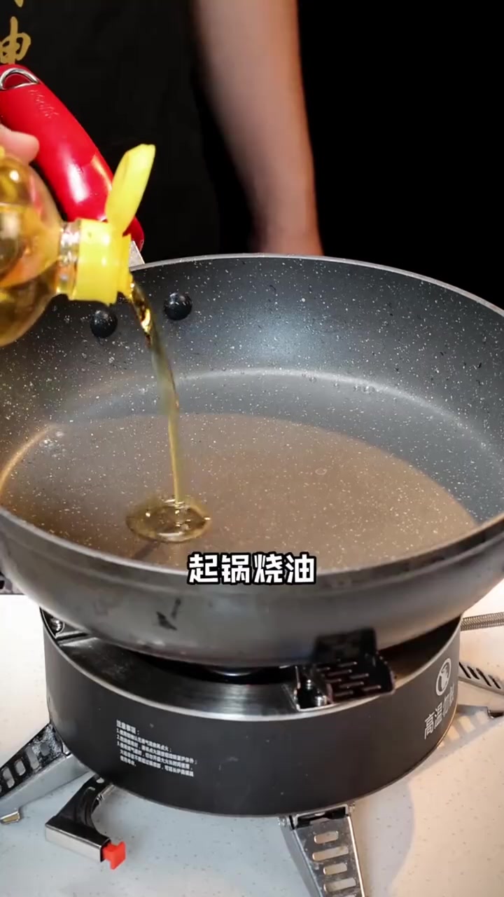 西红柿海参汤。高蛋白低脂肪,制作简单的西红柿海参汤,开胃又可口,关键还营养丰富,增强免疫力