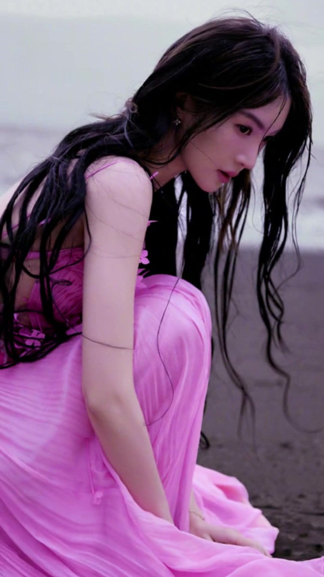 金晨湿漉漉人鱼姬妆,搭配上这样的一个妆容,真的是戳到了我的心里去