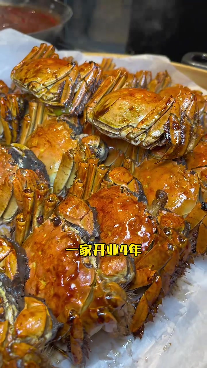 烧烤、小串、海鲜都有,档次环境很够用。这芋儿虾太香了!