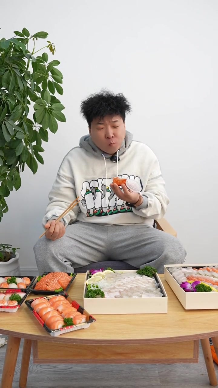     生鱼片 三文鱼刺身   仁哲探店