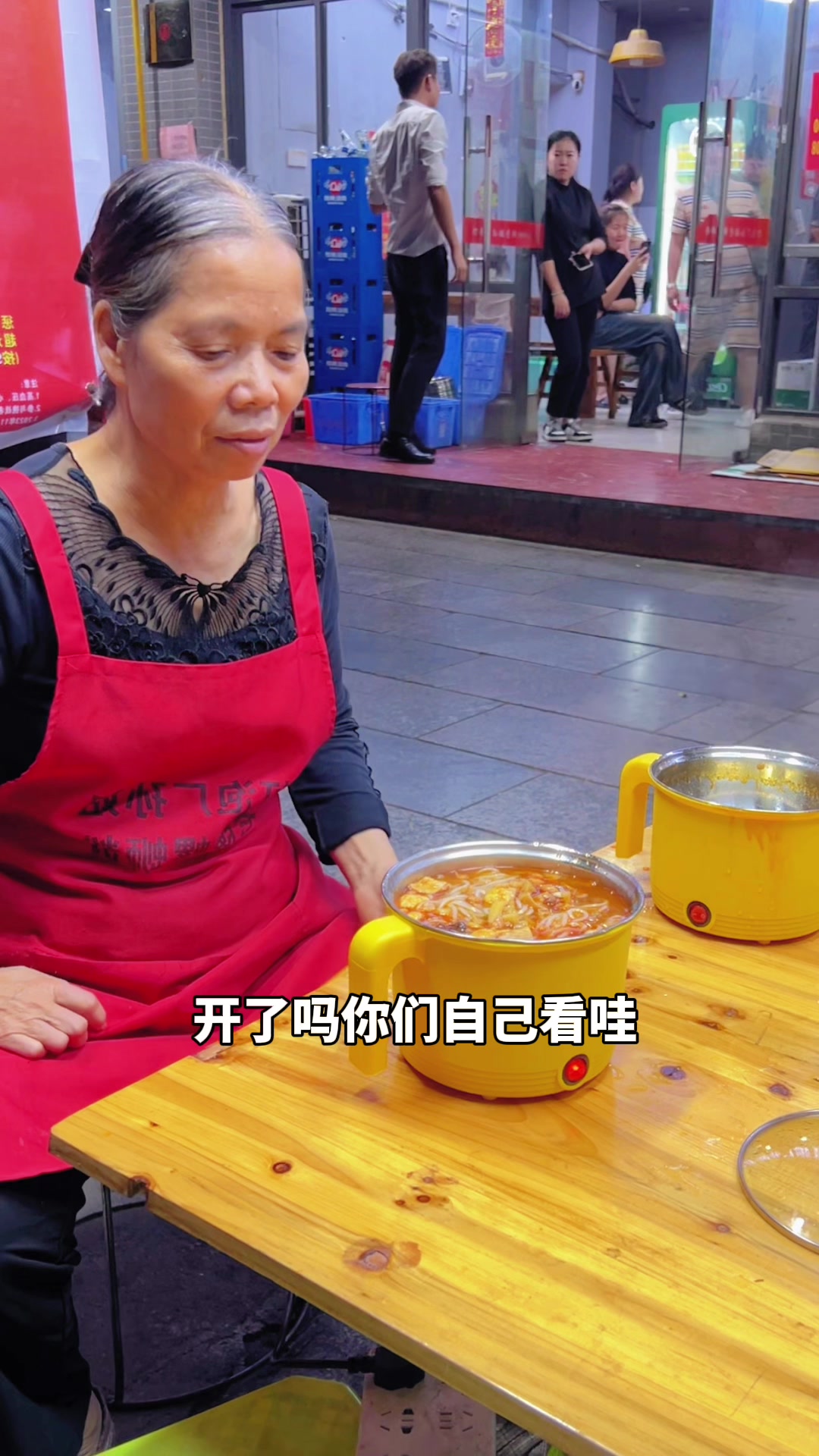 电煮锅的质量好不好!砸一下就知道了!#螺蛳粉