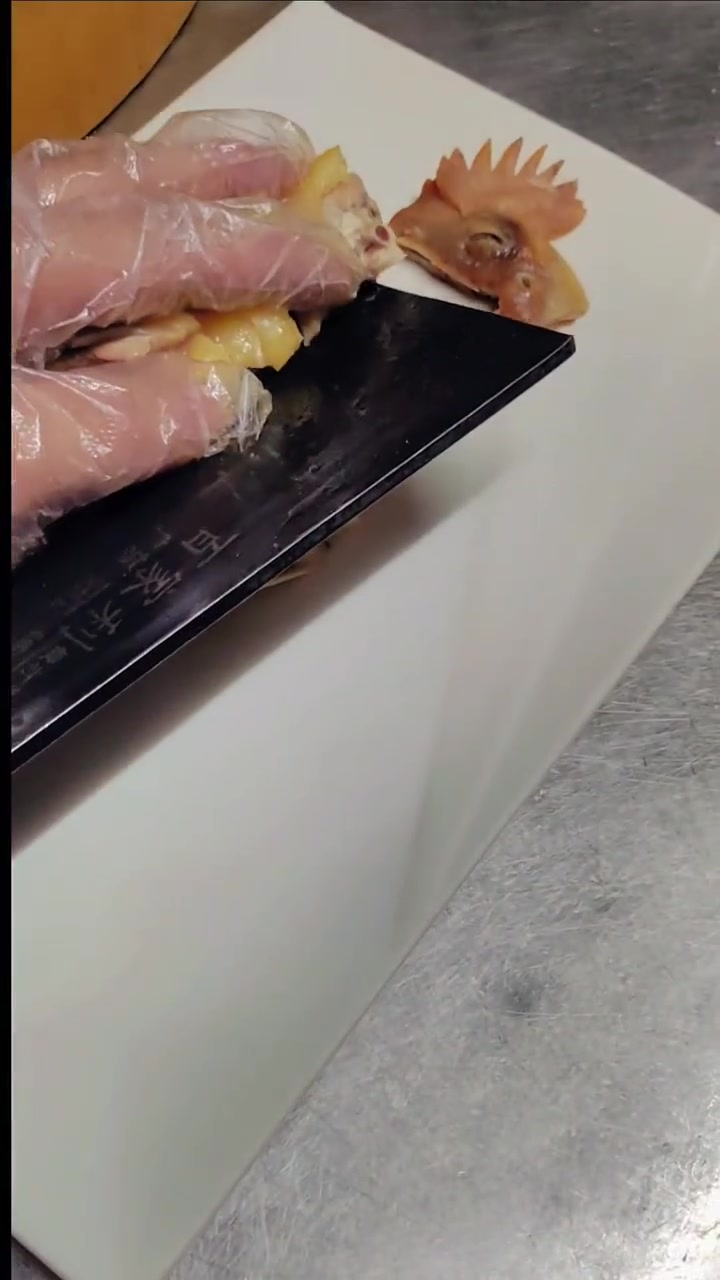 明天就是冬至了,你们的餐桌上会有这道白切鸡吗?美食制作分享 白切鸡 白切鸡摆盘切法 原创作