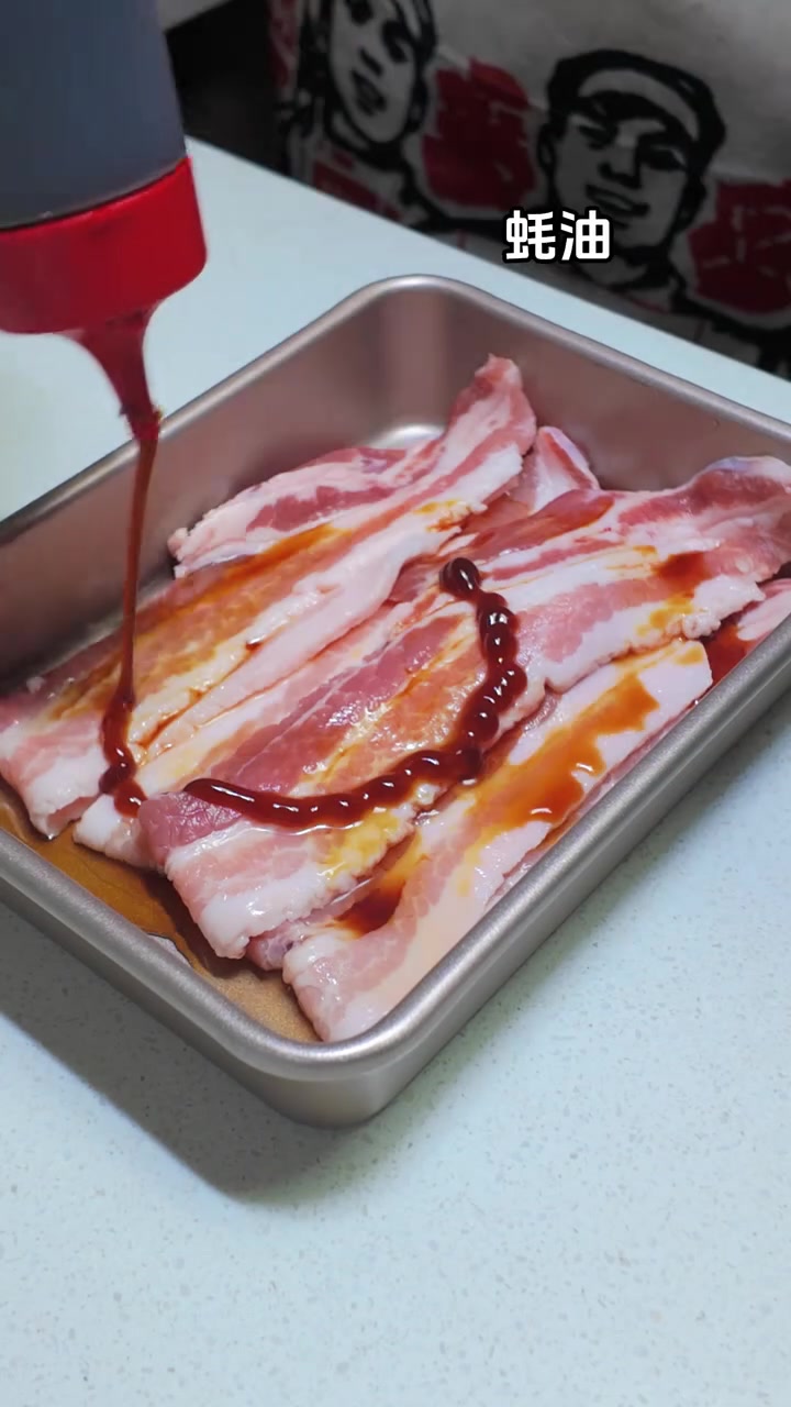像我这样教老公做铁板五花肉,在家能吃烤肉,烤的焦脆焦脆的,裹上生菜香迷糊啦