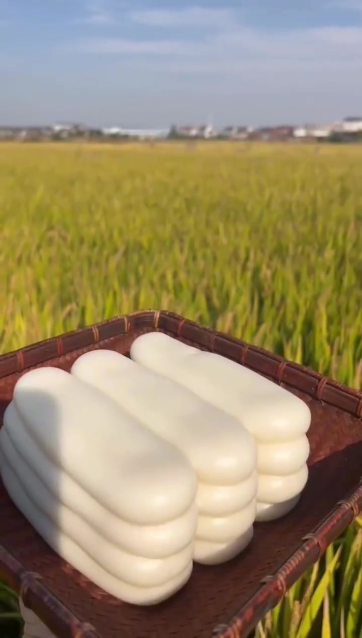 「海鲜年糕汤」食尚小布 连通区县 年糕是宁波的特色美食,在寒冷的冬天来上一碗热腾腾的海鲜年