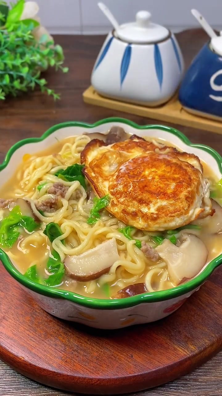 这样做的鸡蛋肉末汤面,简单易做,汤鲜味浓面好吃,孩子很喜欢 儿童美食 鸡蛋面 营养早餐