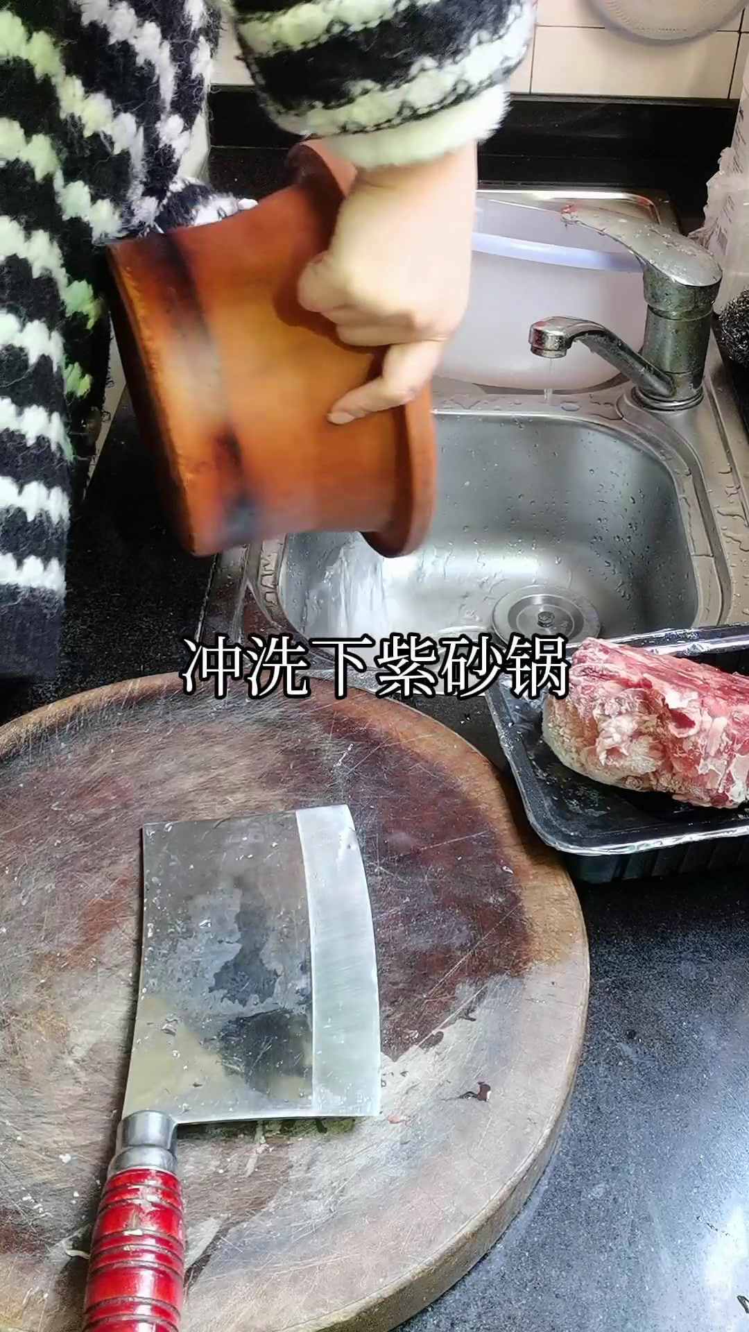 寒冷的冬天,煮一个温暖好喝的山药骨头汤喝喝吧