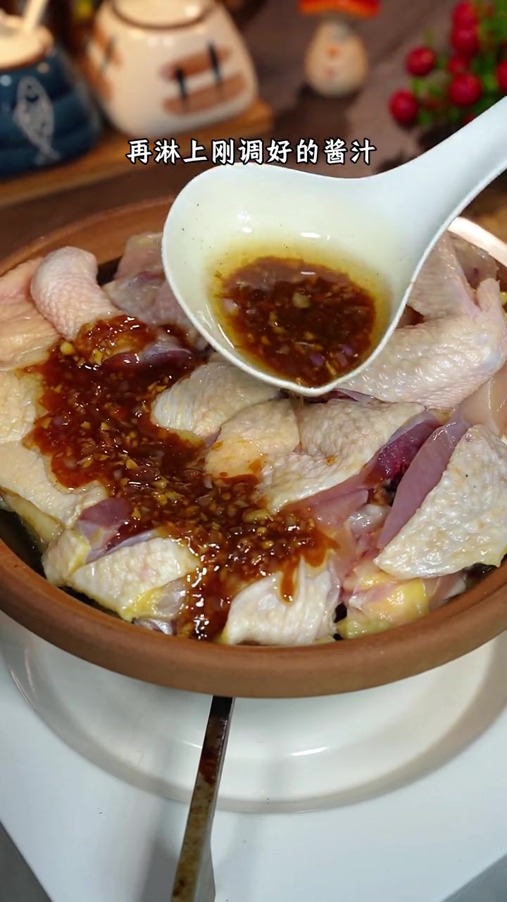 在广东砂锅鸡煲是非常受欢迎的,做法简单,好吃又下饭 家常菜 砂锅鸡煲 美食教程