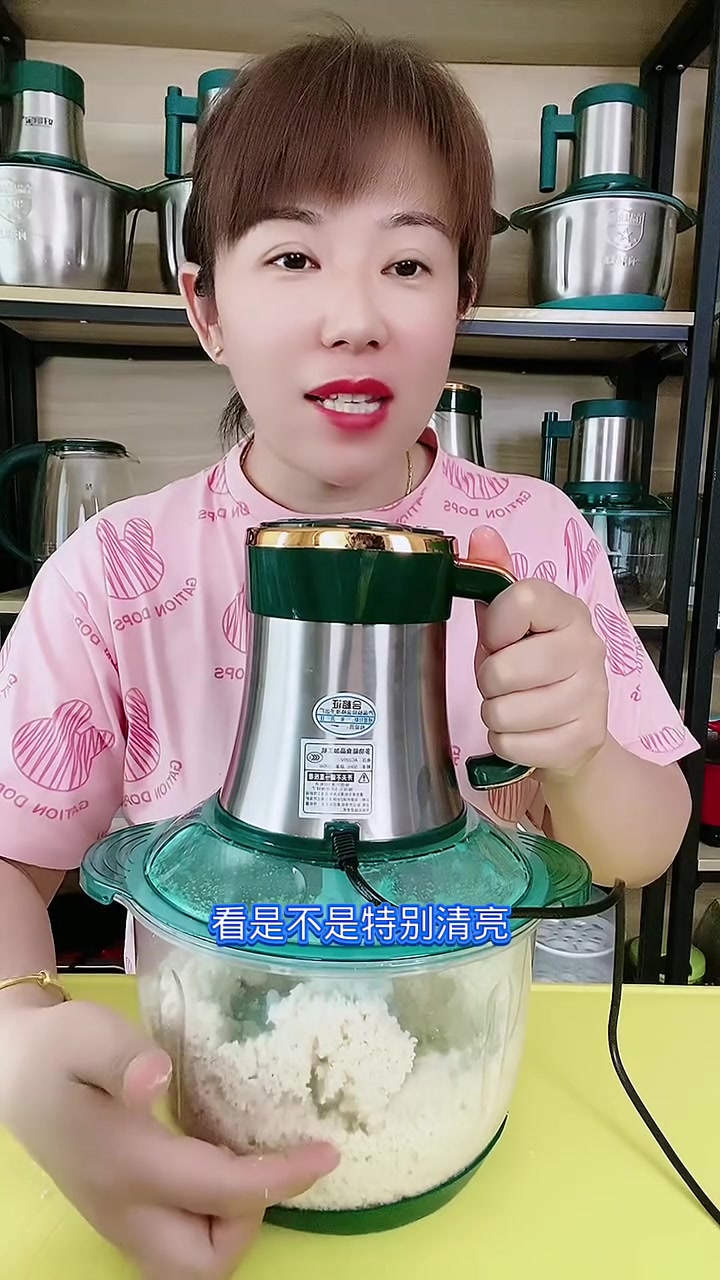 新款绞肉机活动来了,即日起左下角小黄车能拍到的,都是双盆双盖,到手五套刀,还有小刮刀和防滑