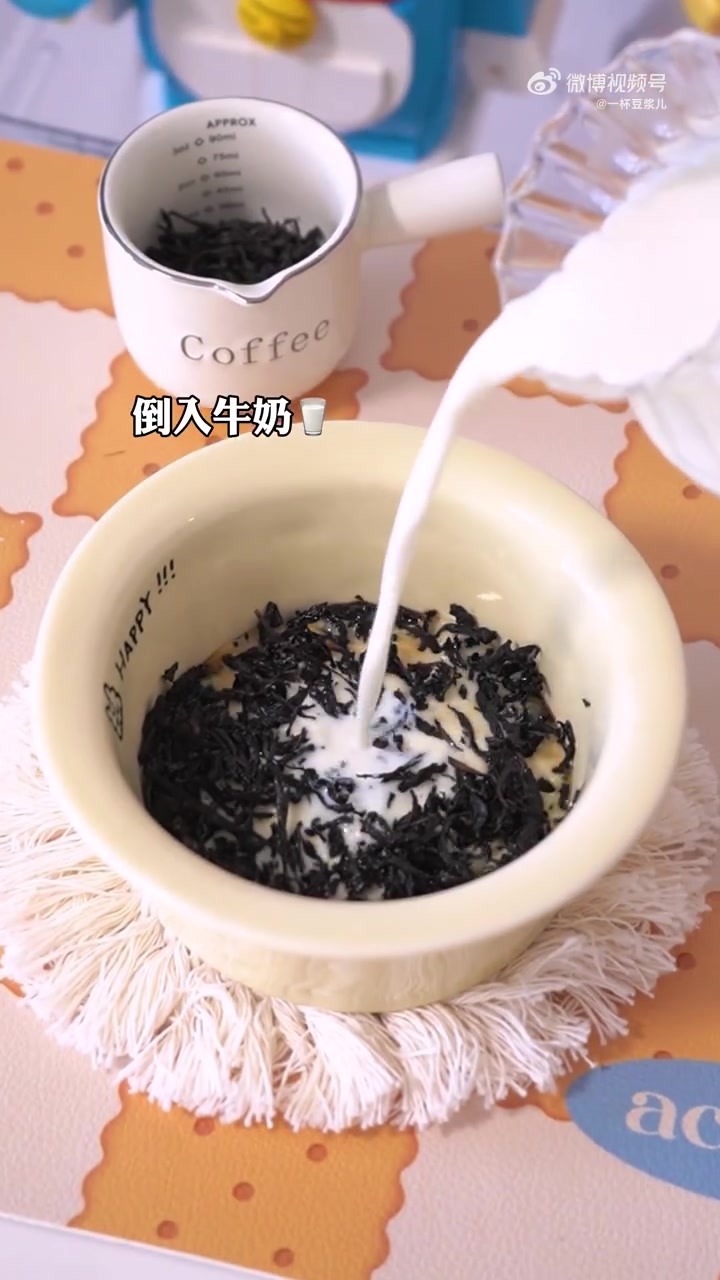 舌尖上的武汉「冬日热饮暖呼呼的烤奶茶」满屋飘香尊嘟太好喝啦!巨巨巨丝滑!香香甜甜暖呼呼的,