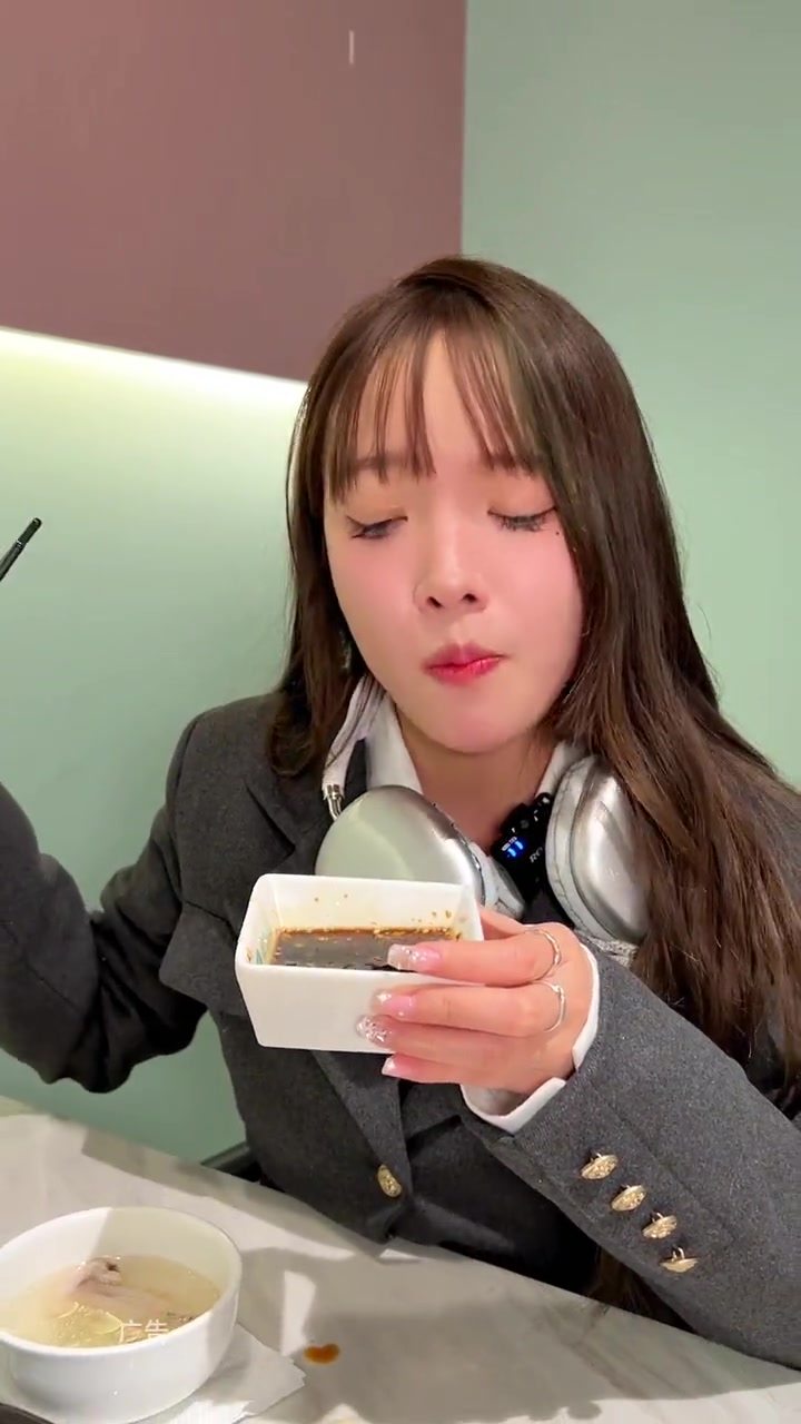 四季缤纷又1吃鸡啦!每天早上限量抢,宝子们调好闹钟蹲一蹲~ 天儿冷吃点啥 四季缤纷椰子鸡 