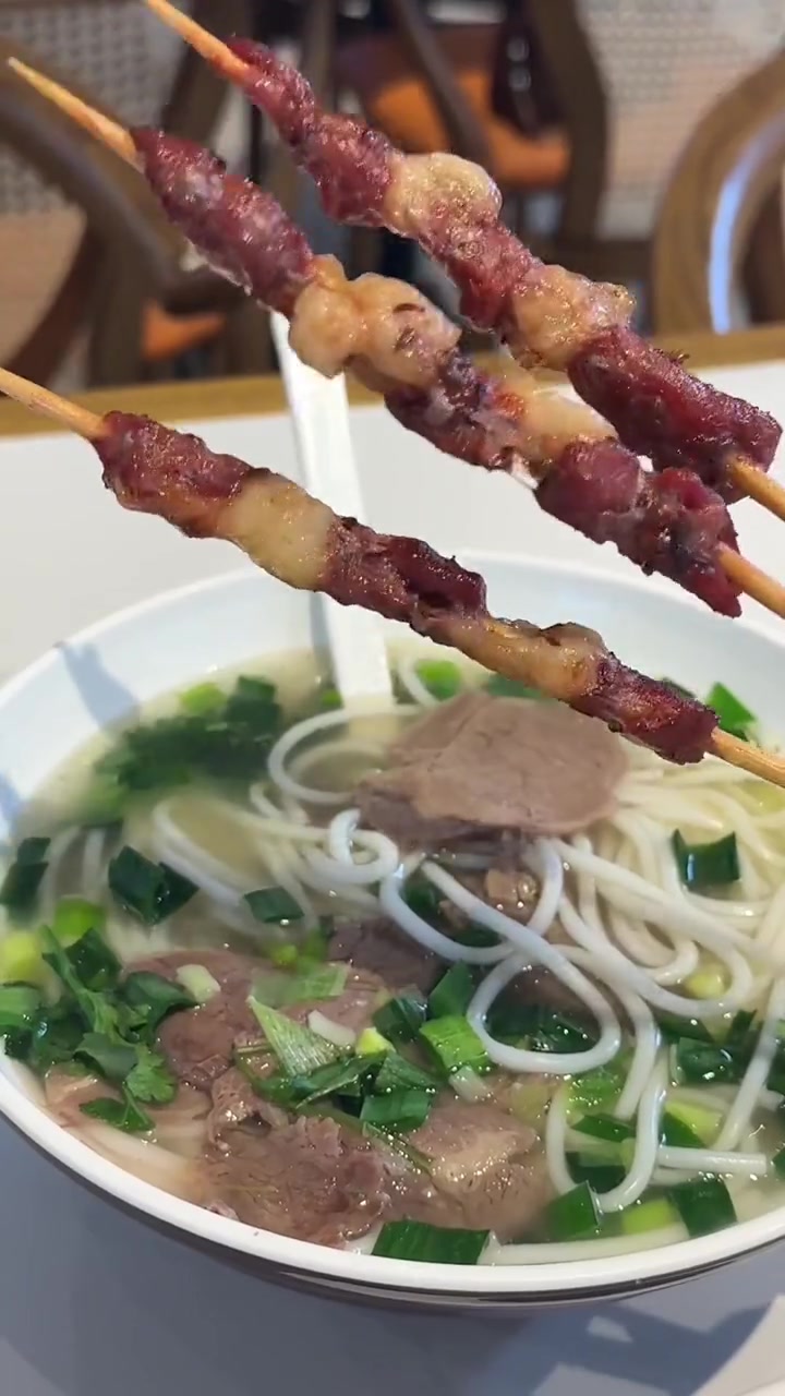羊肉粉 王品虾子羊肉粉 羊肉汤 鹤山美食 今天来吃羊肉汤粉～太香啦,汤底……