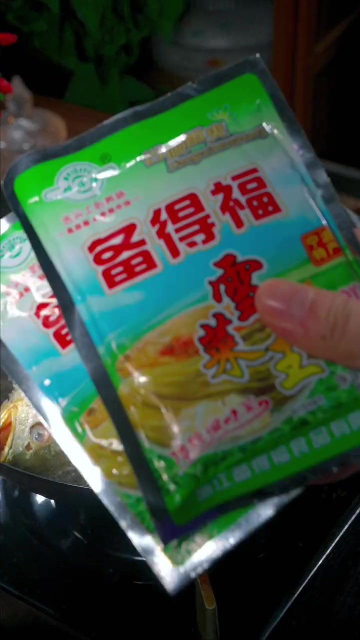 雪菜烧黄鱼 黄鱼原来还有一这样的做法,鲜香美味,喜欢吃黄鱼的赶紧安排起来吧 雪菜烧黄鱼 黄