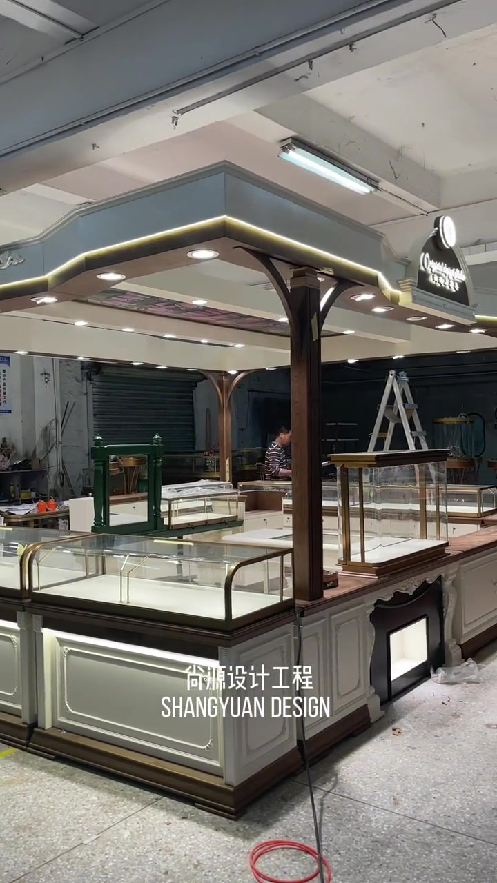 发往大连,中岛珠宝店设计落地展柜定制完成工厂试组装 高端珠宝店设计装修 珠宝展柜 珠宝店装