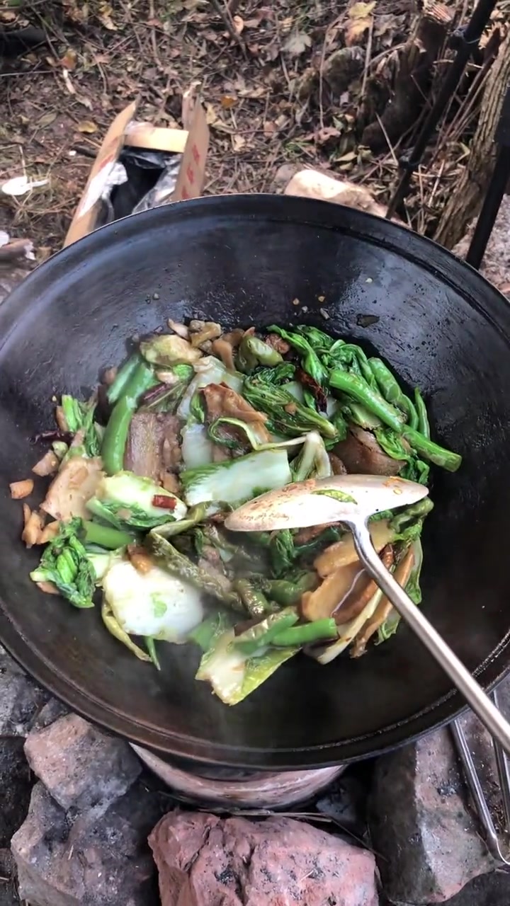 小糍粑配小菜,周末生活很nice!你吃过小糍粑吗!野炊 糍粑 柴火 户外美食 巴适得很