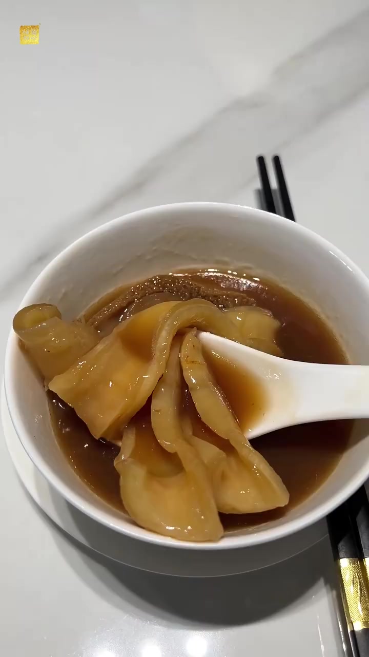 煮一壶月光  融岁月风霜  品一碗鱼胶  享岁岁安康   甜心花胶 鲍鱼花胶汤