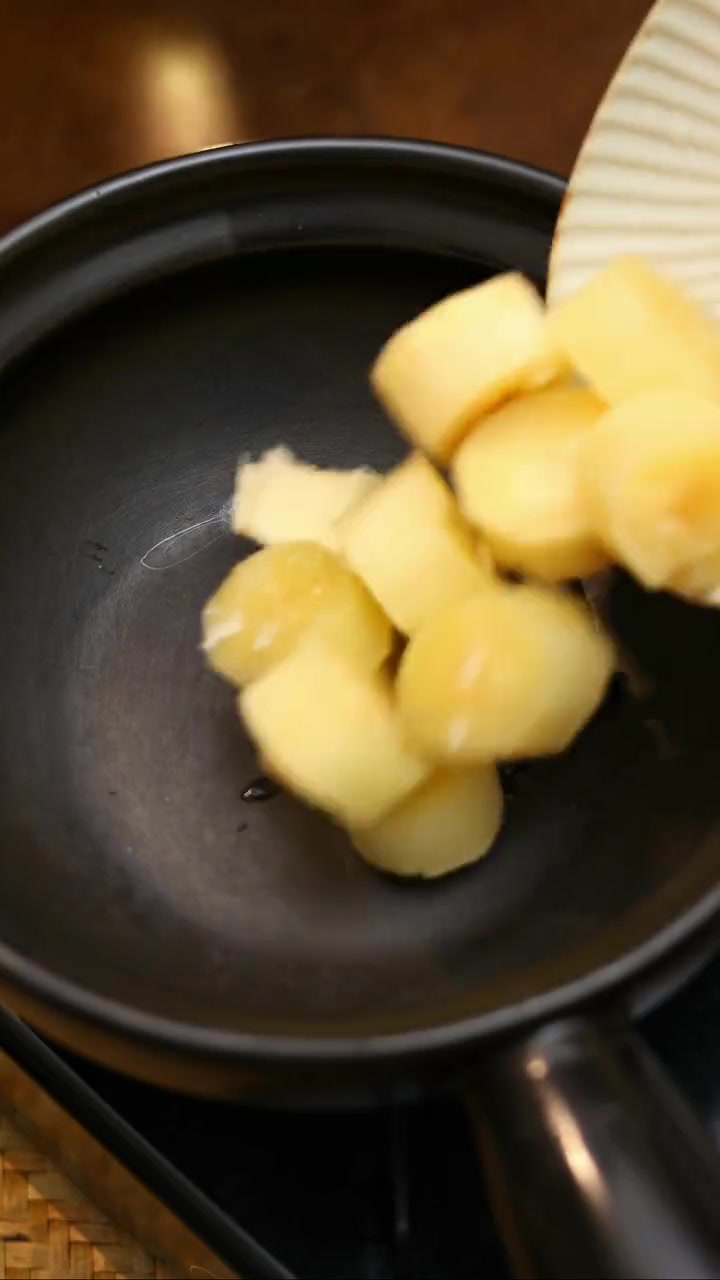 创作灵感 咳咳咳的时候来一碗超润的甘蔗水 止咳化痰梨汤的做法 秋冬热饮 清热润肺 养颜养生