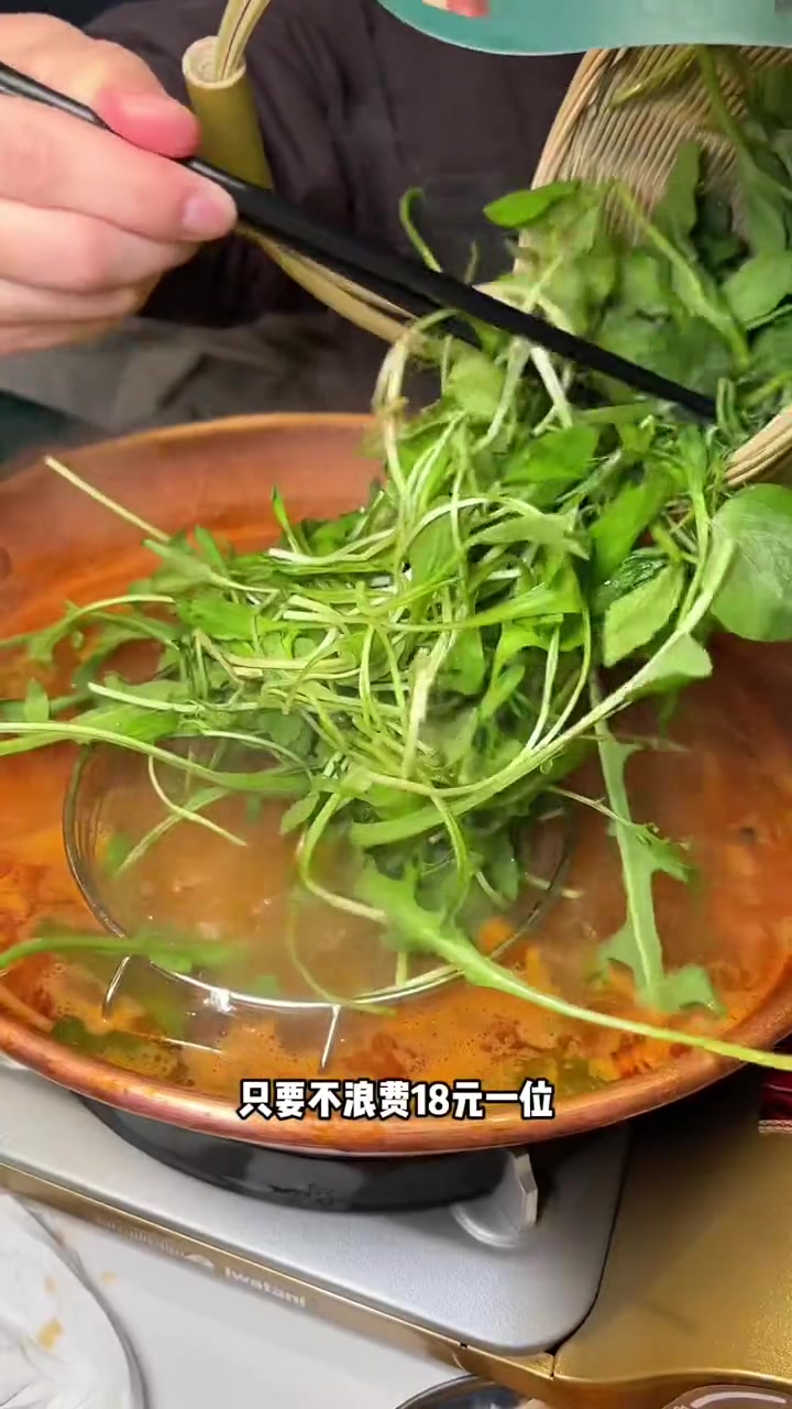 沈阳也能吃到正宗的贵州酸汤火锅了,就在南堤中路 天儿冷吃点啥 火锅