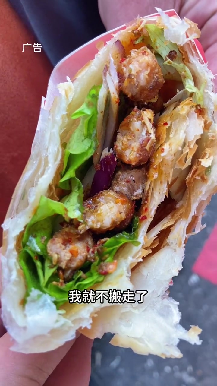 新店开业、羊肉串夹烧饼吃过吗?在西安馍可以夹一切、特惠活动价格实惠、几块钱就可以吃到现烤的