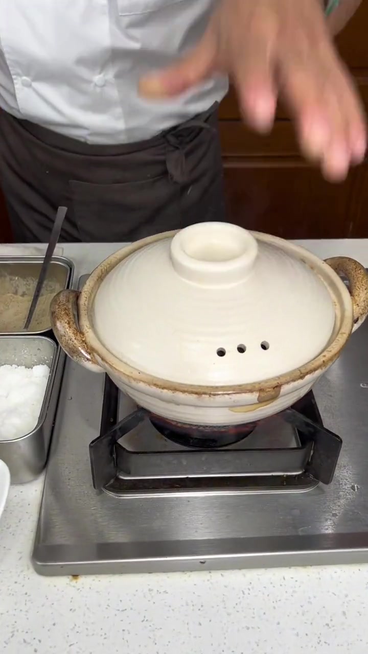 把普通的东北腌菜 雪里蕻 吃出温暖的感觉只需要一个小小的砂锅和看完老林的视频 砂锅雪里蕻炖