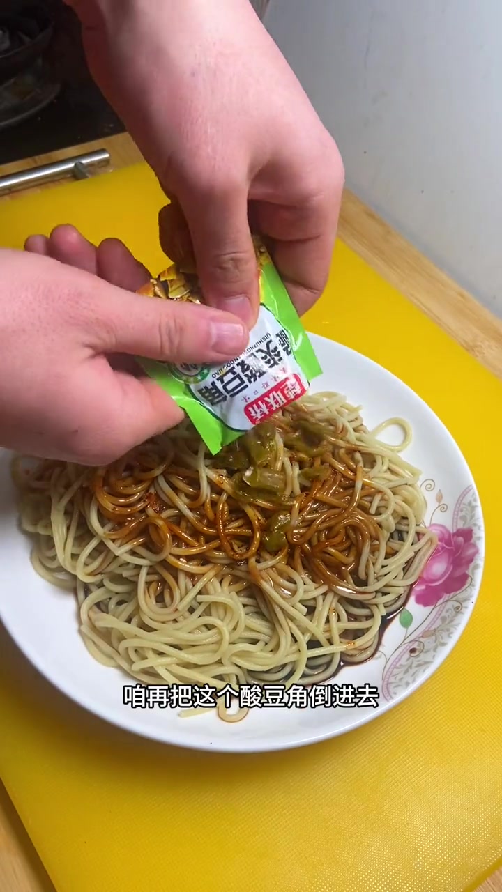 去武汉不为玩就为了这碗裹满芝麻酱滴热干面!武汉过早必吃榜 正宗武汉热干面做法 深夜放毒系列