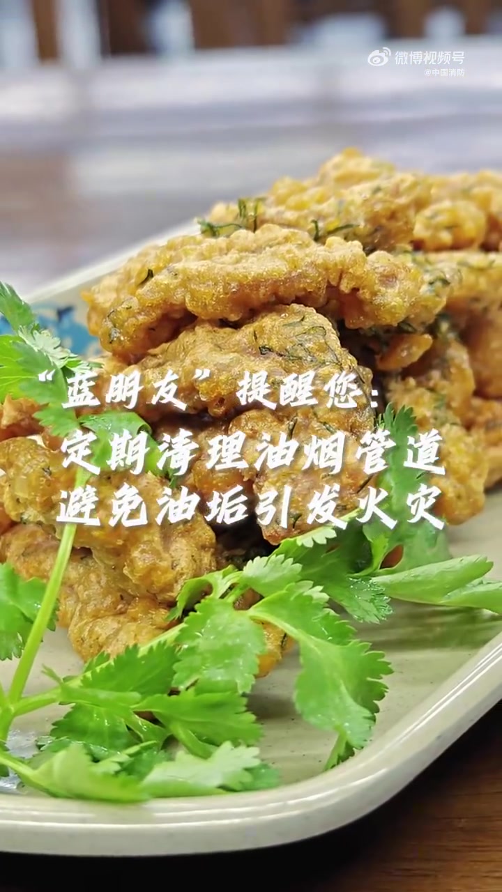 福森小课堂「重庆消防教的炸酥肉肯定有说服力」炸酥肉,炸酥肉,消防员吃了好去灭火战斗。今天 