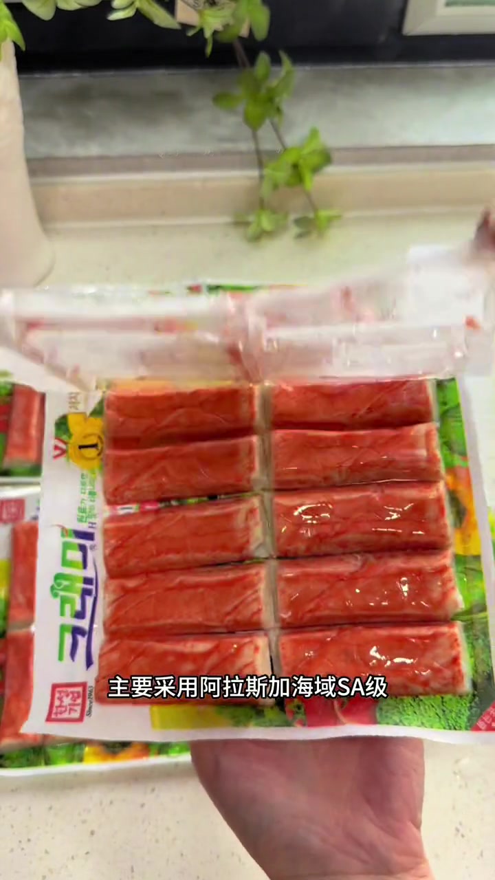 开袋即食,直接手撕的小美味!做沙拉,寿司,火锅,炒菜,煲汤都可以!蟹味棒