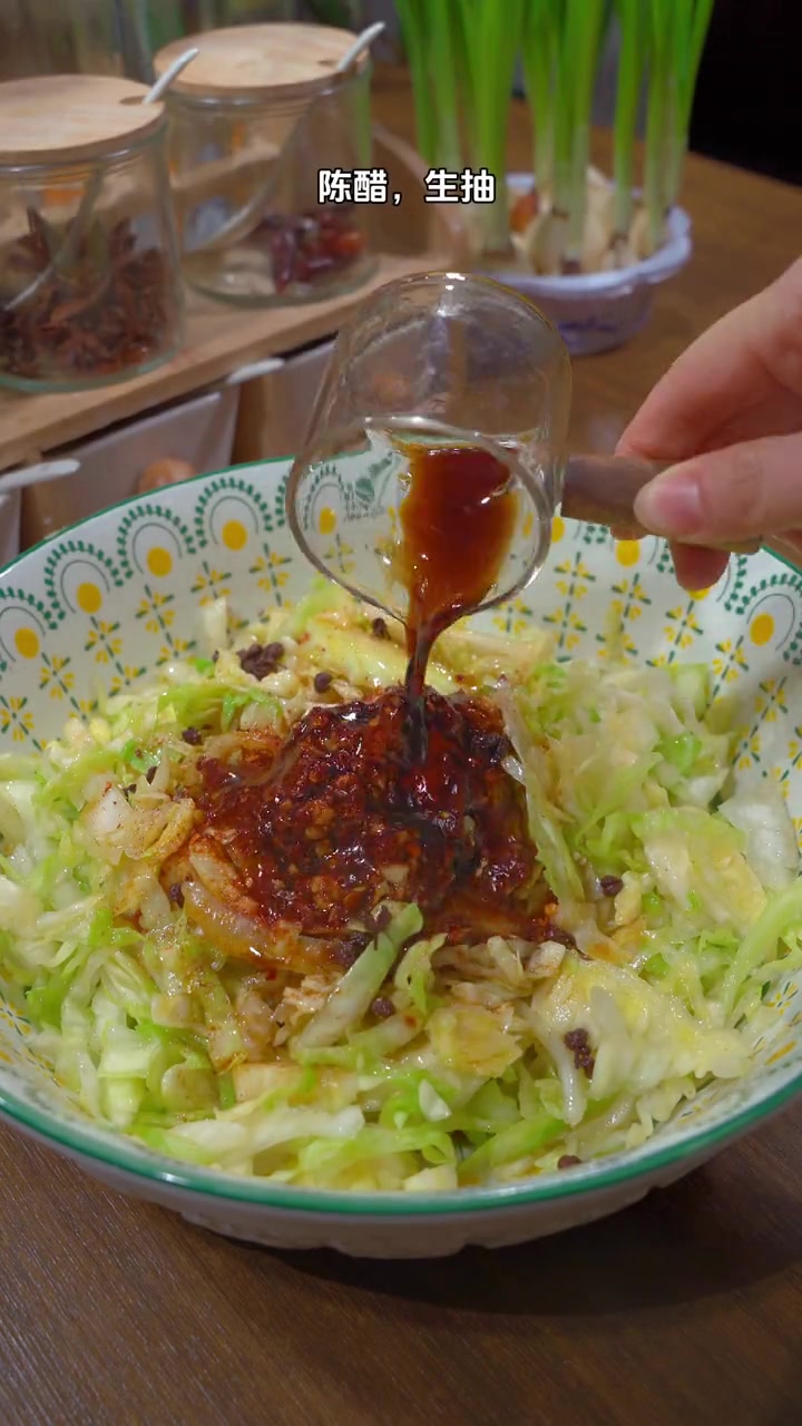 凉拌包菜丝,酸辣脆爽又下饭 凉拌包菜 美食 包菜 开胃菜 好吃到停不下来