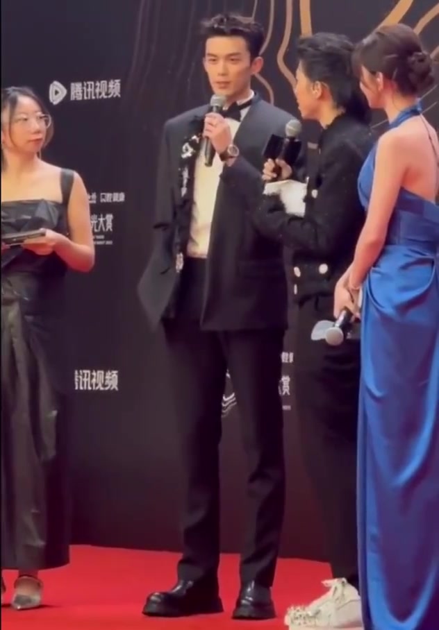 吴磊身材比例这么好的吗?